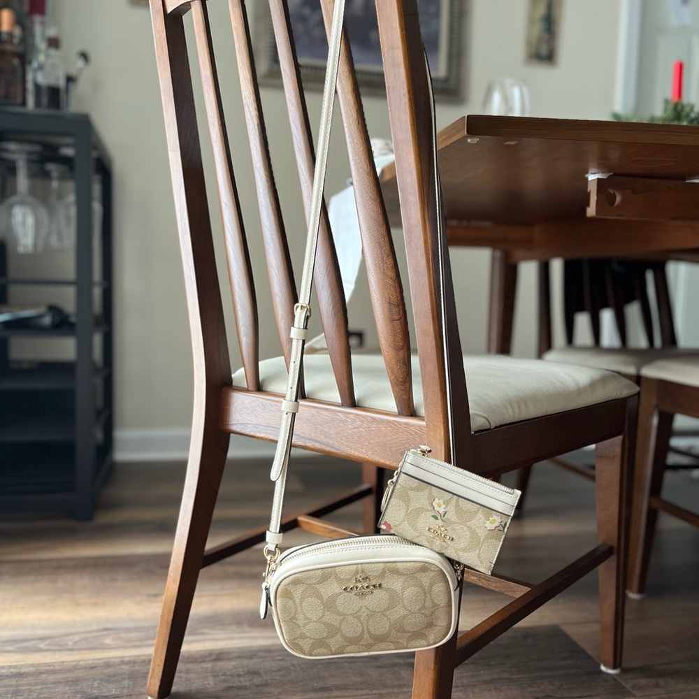 Coach Signature Chalk/khaki crossbody w/ matching floral skinny mini! Super cute - Picture 9 of 13
